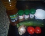 Foto del paso 1 de la receta Calabacín salteado con tomates y hierbas aromáticas