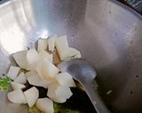 A picture of step 4 of Niramish Bandhakopir Dalna / Bengali Canbage.