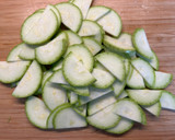Foto del paso 1 de la receta: Pasta con Calabacín (Pasta alla Norma) 🥒🧀