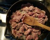 Foto del paso 2 de la receta: Carne de res con chile para birria