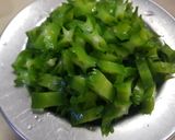 รูปขั้นตอนการทำที่ 2 ของ ยำถั่วพูอกไก่ฉีก