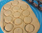Foto langkah ke 3 dari resep Garlic Cheese Cookies.