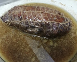 Foto del paso 3 de la receta: Ternera rellena con ciruelas, piñones y orejones al Oporto