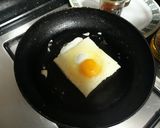 Foto langkah ke 3 dari resep Roti Tawar Telur Ceplok.