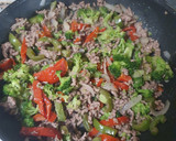 Foto del paso 4 de la receta: Fideos de arroz salteados con ternera y setas
