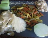 Foto del paso 1 de la receta: Pasta con salsa de pollo, setas, y puerro