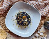 A picture of step 3 of Spaghetti with Squid Ink, Clams, and Pistachios.
