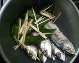Foto langkah ke 4 dari resep Pepes ikan kembung #berburucelemekemas #revolusi2019.