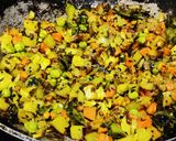 A picture of step 2 of Mixed vegetables chiwda upma.