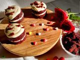 મીની રેડ વેલ્વેટ ક્રીમ ચીઝ કેક બાઇટ્સ (Mini Red Velvet Cream Cheese Cake Bites Recipe In Gujarati)