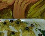 A picture of step 15 of Flower shaped Pista Gujhia.