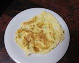 Foto del paso 2 de la receta: Bocadillo de jamón serrano, queso, tortilla francesa y tomate