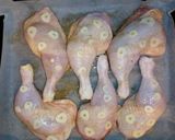 Sült csirkecomb zöldségekkel recept fázis 3 fotója