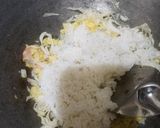 Foto langkah ke 2 dari resep Nasi Goreng Udang Telur praktis.