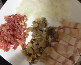 Foto del paso 1 de la receta: Mini pizzas de bacon, jamón y cebolla