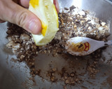 Foto del paso 5 de la receta: Galletas de pera, avena y chocolate sin huevo