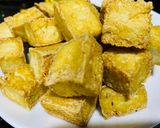 Hình bước làm 3 của món Món chay dễ làm 🌱🍃: Đậu hủ chiên sốt bơ đậu phộng cay cay