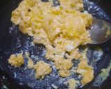 Foto del paso 3 de la receta: Pizza 2 sabores: huevo duro, olivas negras y 4 quesos con olivas verdes