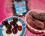 Foto del paso 1 de la receta: Copa Festejo #200 Frutillas 🍓 arándanos y cerezas 🍒