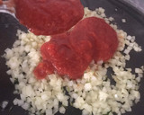 Foto del paso 3 de la receta: Fideuà de potón, gambones, ajos tiernos y dátiles medjol