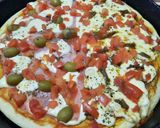 Foto del paso 7 de la receta: Pizza con tomate fresco (2 mitades)