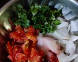 टोमॅटो तडका कोशिंबीर (Tomato Tadka Koshimbir Recipe In Marathi) रेसिपी स्टेप 3 फोटो