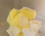 Foto del paso 1 de la receta: Licuado de banana y manzana