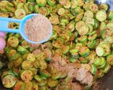 A picture of step 5 of Ivygourd/Tindoora/ Kovakkai stir fry.