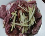 Hình bước làm 2 của món Thịt lợn giả trâu xào cần tây