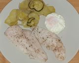 Foto del paso 6 de la receta: Merluza con guarnición de patatas y huevo poché al microondas