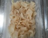 Foto langkah ke 1 dari resep Oseng Kikil Pedas Manis.