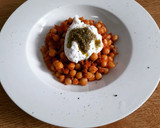 Foto del paso 2 de la receta: Garbanzos a la boloñesa al comino con burrata y pesto