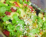 Foto del paso 3 de la receta: Ensalada de frutas con aceitunas y queso de almendras 🥙