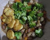 Foto langkah ke 4 dari resep Tumis Brokoli Tofu Sosis Saus Tiram.