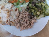 Pechuga asada con arroz y verduras