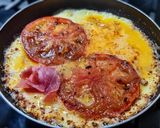 Foto del paso 2 de la receta: HUEVOS Pa Amb Tomaquet 🍅Con Pan🥖Baguette al Ajillo...!
