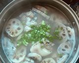 Hình bước làm 5 của món Chân giò hầm củ sen!!
