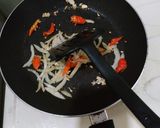 Foto langkah ke 2 dari resep Kailan organik siram daging pedas.