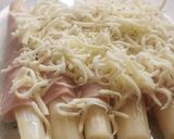 Foto del paso 2 de la receta: Espárragos con jamón cocido y queso
