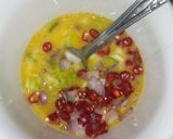 Foto langkah ke 2 dari resep Telur Dadar Pedas.