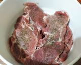 Foto del paso 1 de la receta: Filetes de cerdo con eneldo
