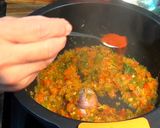Foto del paso 4 de la receta: PATATAS CON SEPIA Y GAMBAS, MUCHO SABOR Y POCAS CALORÍAS
