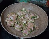 Foto langkah ke 4 dari resep Cilantro Lime Chicken (Ayam Panggang Daun Ketumbar) pakai teflon.