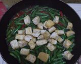Foto langkah ke 6 dari resep Tumis Buncis Tahu.