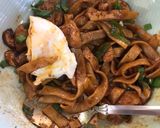 Gambar langkah 4 resipi Pan Mee Goreng.