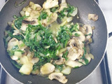 Omelette de huevos con champiñones