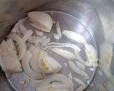 Melengető zöldségkrémleves kolbászchipssel és reszelt sajttal recept fázis 1 fotója