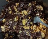 Foto langkah ke 2 dari resep Chocolate Cornflakes.