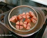 Hình bước làm 2 của món Mì UDon Xào Xúc Xích 소시지볶음 우동