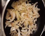 Foto del paso 2 de la receta: Fugazzeta con lo que hay 🤭